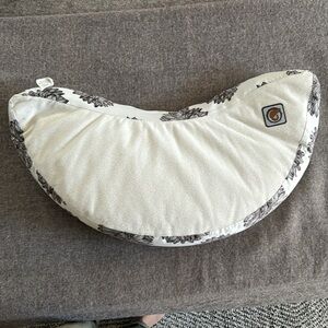 Blessed nest organic buckwheat nursing pillow